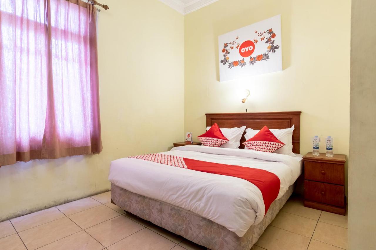 Oyo 1030 Hotel Bumi Asih Medan Exterior photo