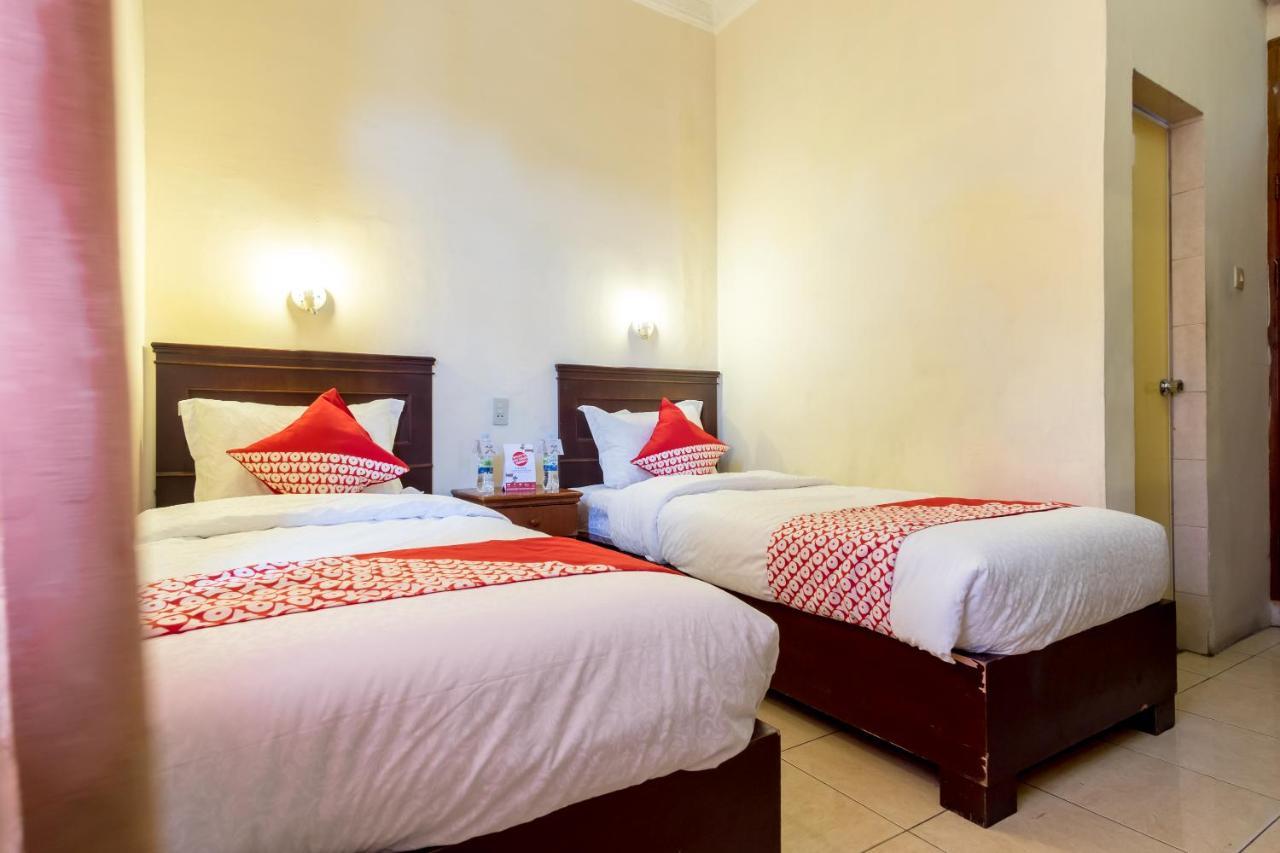 Oyo 1030 Hotel Bumi Asih Medan Exterior photo