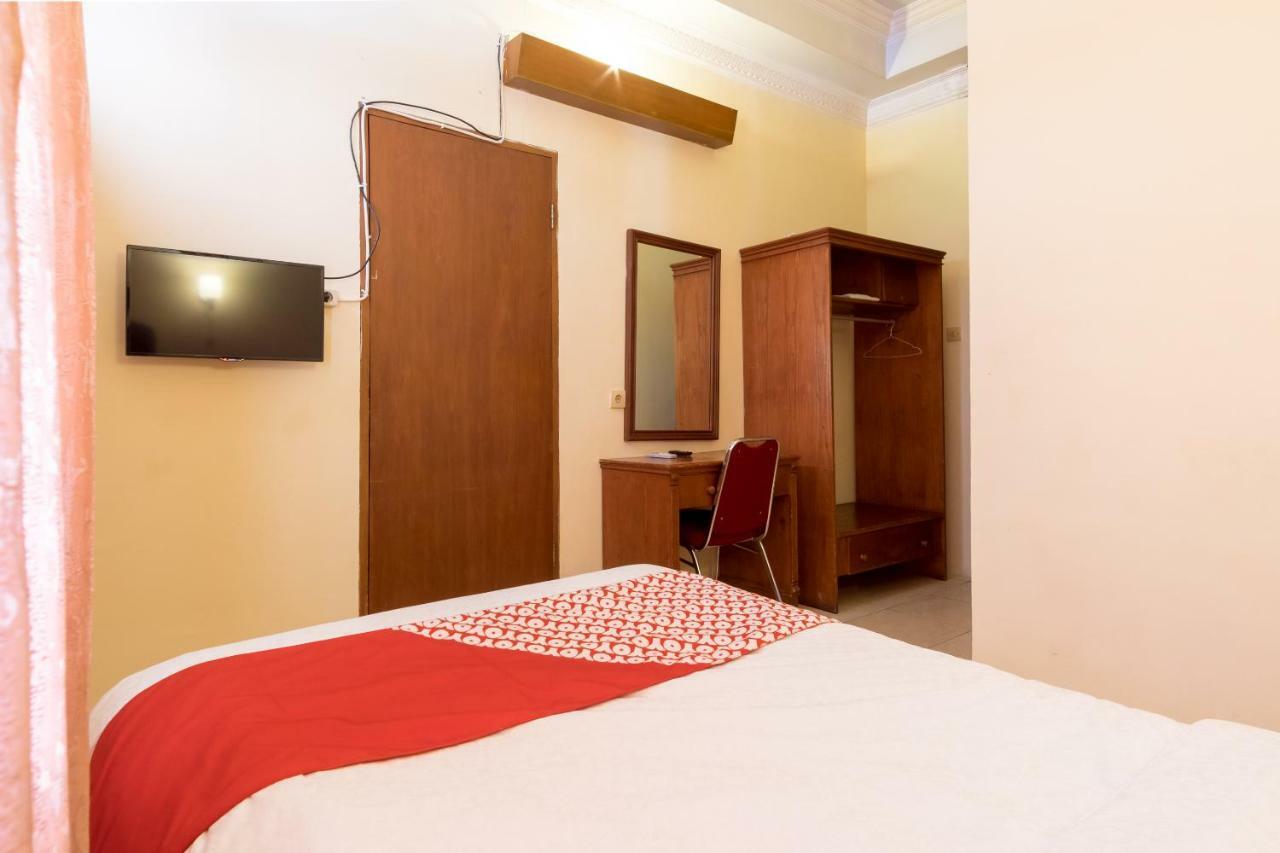 Oyo 1030 Hotel Bumi Asih Medan Exterior photo