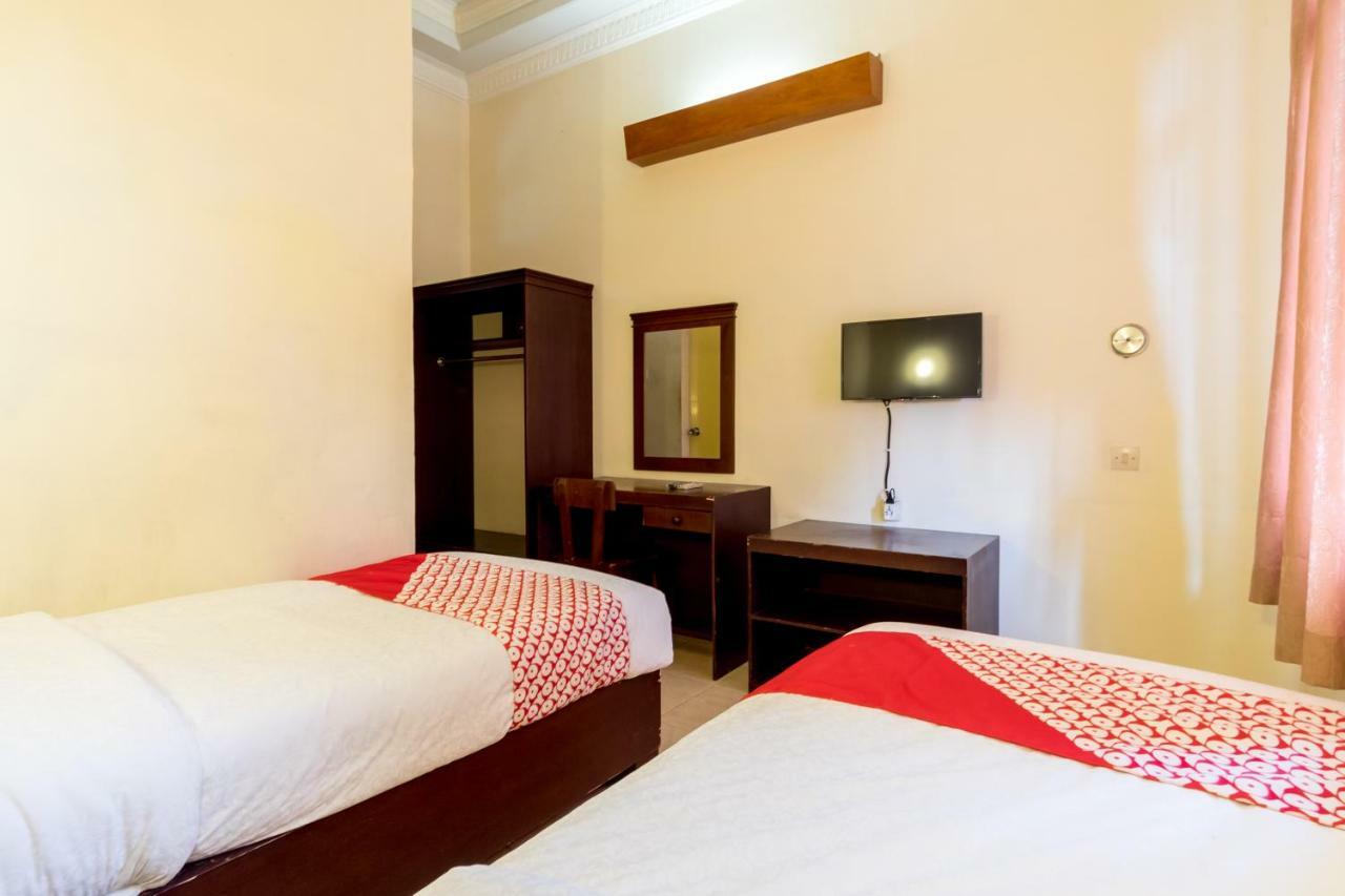 Oyo 1030 Hotel Bumi Asih Medan Exterior photo