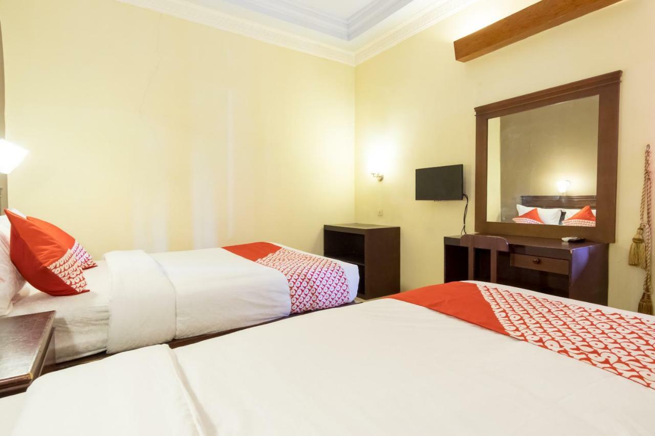 Oyo 1030 Hotel Bumi Asih Medan Exterior photo