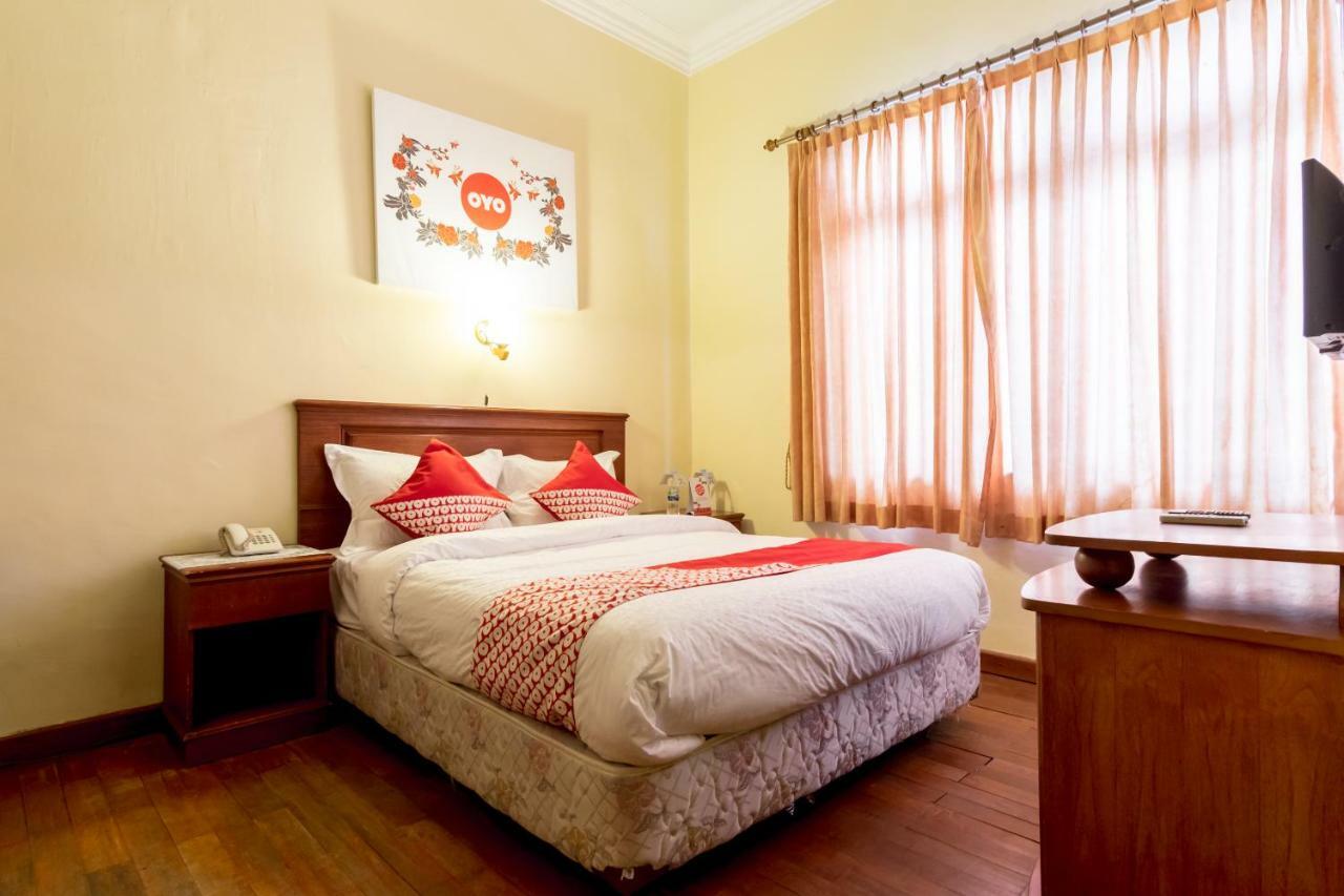 Oyo 1030 Hotel Bumi Asih Medan Exterior photo