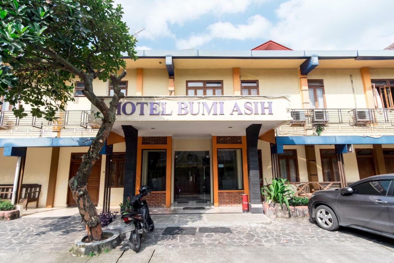 Oyo 1030 Hotel Bumi Asih Medan Exterior photo