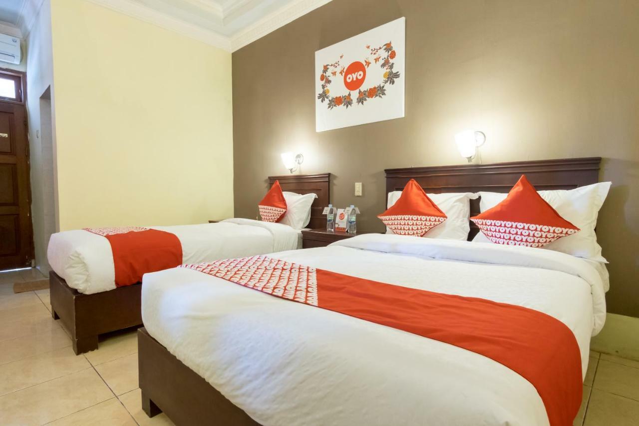 Oyo 1030 Hotel Bumi Asih Medan Exterior photo