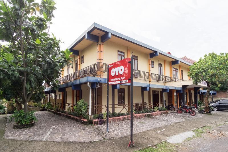 Oyo 1030 Hotel Bumi Asih Medan Exterior photo